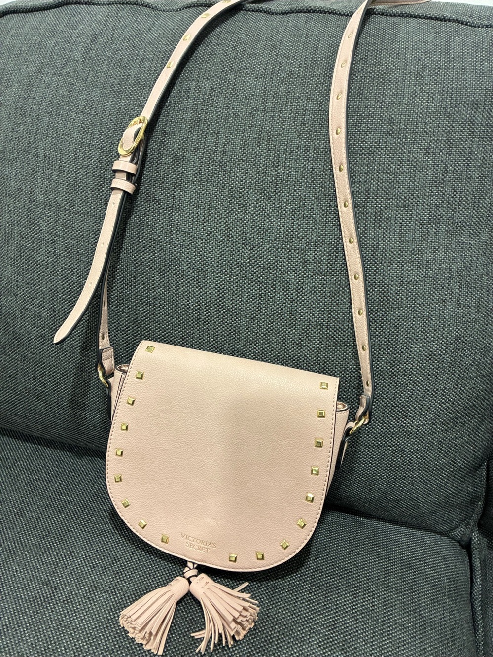 🔥Victoria's Secret Pale Pink Crossbody Saddle Bag with Tassels